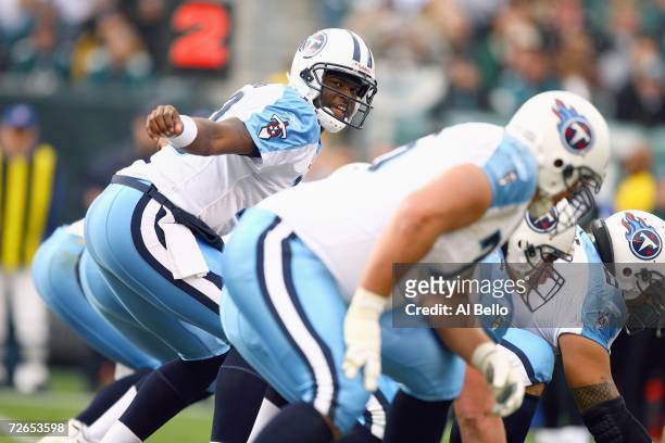 Vince Young of the Tennessee Titans audibles a play against the Philadelphia Eagles on November 19, 2006 at Lincoln Financial Field in Philadelphia,...