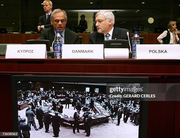 Dennish Finance minister Thor Pedersen chats with his cyprus counterpart Michalis Sarris prior an ECOFIN meeting 28 November 2006, at the EU...