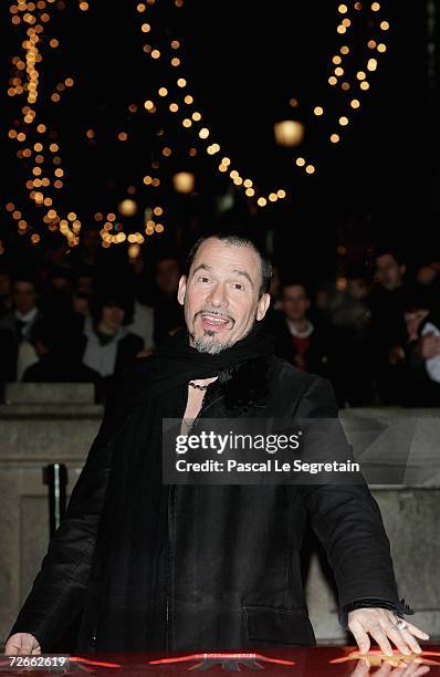 Singer Florent Pagny poses during the official Christmas lighting ceremony at The Champs Elysees November 28, 2006 in Paris, France.