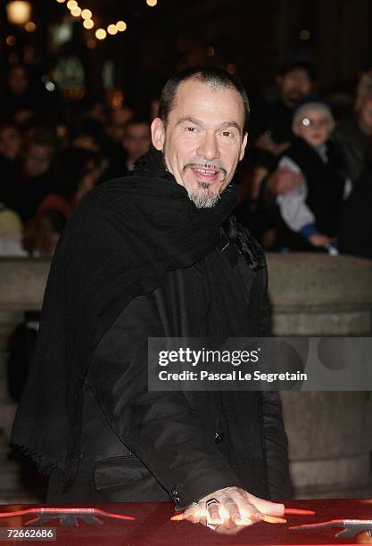 Singer Florent Pagny arrives for the official Christmas lighting ceremony at The Champs Elysees November 28, 2006 in Paris, France.