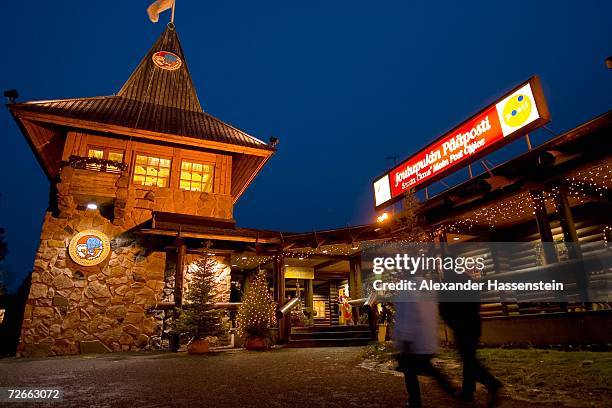 People walk past the Santa Claus? Main Post Office in Santa Claus' Village on November 27, 2006 at the Arctic Circle in Rovaniemi, Province of...