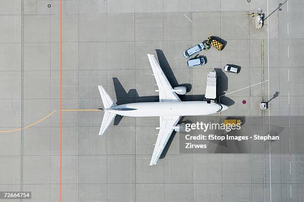 aerial view of airplane and vans - aircraft refuelling stock pictures, royalty-free photos & images