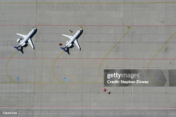 aerial view of two airplanes parked in a row - airport aerial imagens e fotografias de stock