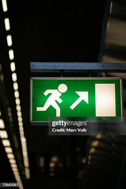 illuminated emergency exit sign - notausgang stock-fotos und bilder