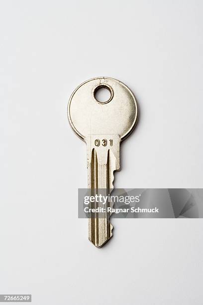 silver key - sleutel beveiligingsapparatuur stockfoto's en -beelden