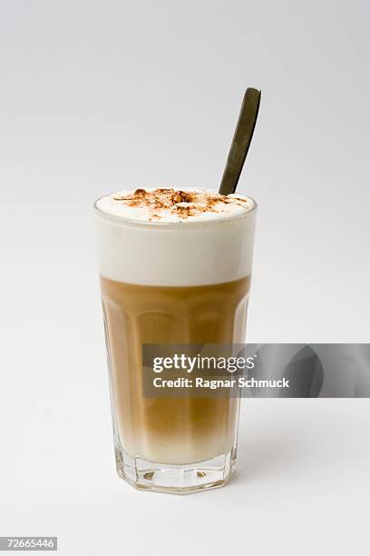 latte coffee in a glass - milchschaum stock-fotos und bilder