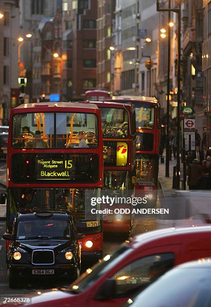 United Kingdom: London buses are pictured in traffic at Ludgate Circus in central London, 23 November 2006. AFP PHOTO/ODD ANDERSEN