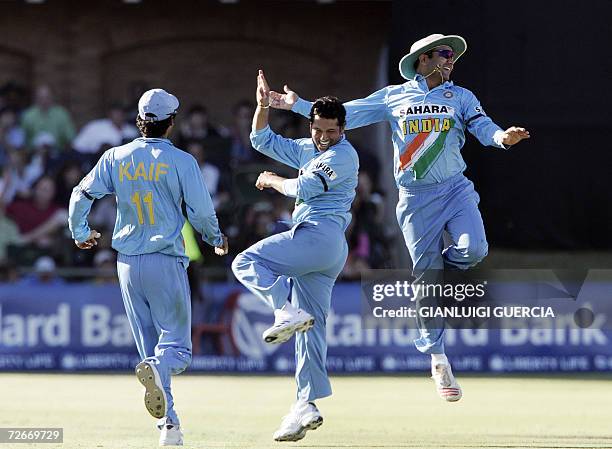 Port Elizabeth, SOUTH AFRICA: Indian bowler Sachin Tendulkar celebrates with Indian captain Virender Sehwag and Indian fielder Mohammed Kaif 29...