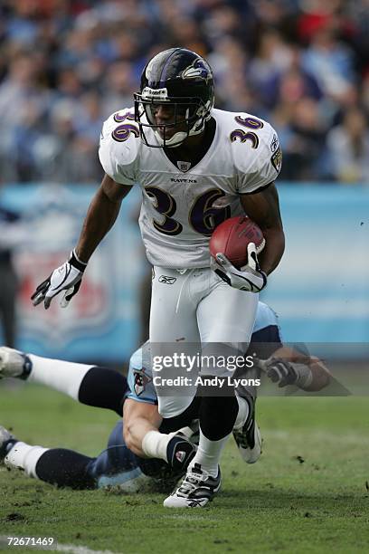 Sams of the Baltimore Ravens returns a kick against the Tennessee Titans on November 12, 2006 at LP Field in Nashville, Tennessee. The Ravens won...