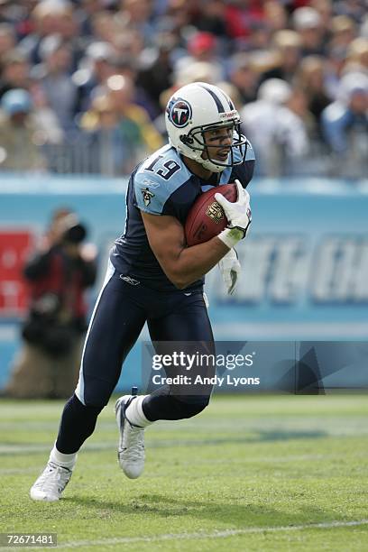 Bobby Wade of the Tennessee Titans runs against the Baltimore Ravens on November 12, 2006 at LP Field in Nashville, Tennessee. The Ravens won 27-26.