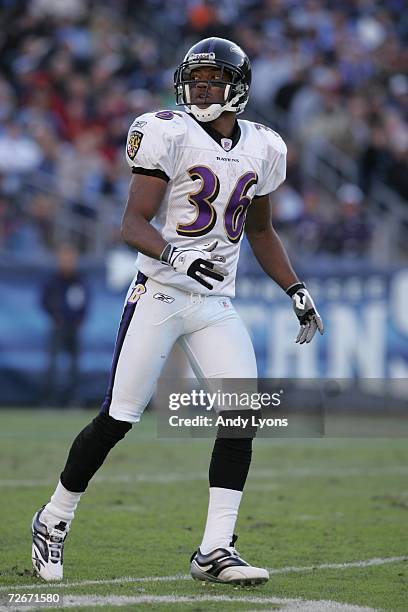 Sams of the Baltimore Ravens looks on against the Tennessee Titans on November 12, 2006 at LP Field in Nashville, Tennessee. The Ravens won 27-26.