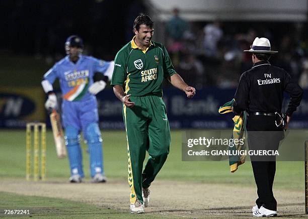 Port Elizabeth, SOUTH AFRICA: South African bowler Justin Kemp celebrates, 29 November 2006, as he sent out Indian batsman Sreesanth taking the last...