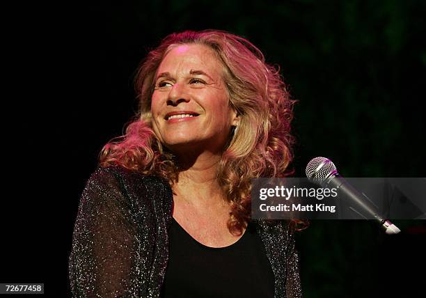 Singer Carole King performs on stage in concert at the Sydney Entertainment Centre on November 30, 2006 in Sydney, Australia.