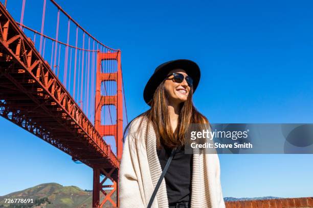 caucasian woman near golden gate bridge, san francisco, california, united states - the americas imagens e fotografias de stock