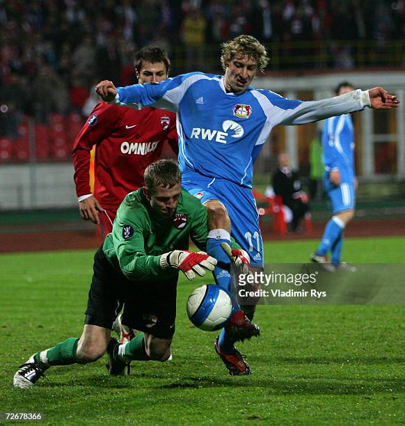 Stefan Kiessling of Leverkusen and keeper Uladzimir Hayeu of Dinamo battle for the ball during the UEFA Cup Group B match between Dinamo Bucharest...
