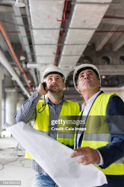 Flashlight Using Contuction Worker 68 Men With Flashlight Drawing Stock Photos, High-Res Pictures, and ...