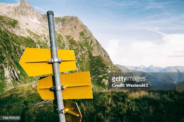switzerland, grisons, alps, back view of sign post - wegweiser schweiz stock-fotos und bilder