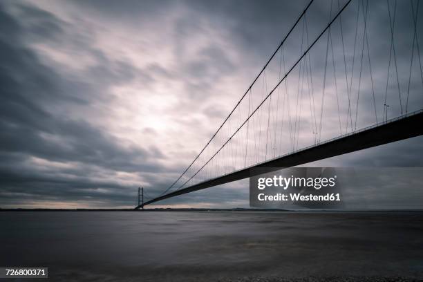 uk, england, kingston upon hull, humber bridge - humber bridge stock pictures, royalty-free photos & images