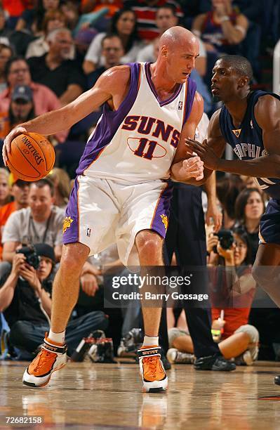 Pat Burke of the Phoenix Suns posts up against Hakim Warrick of the Memphis Grizzlies at US Airways Center on November 11, 2006 in Phoenix, Arizona....