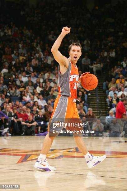 Steve Nash of the Phoenix Suns runs the offense during the game against the Golden State Warriors on November 20, 2006 at Oracle Arena in Oakland,...