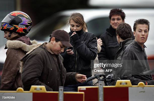 Hoogerheide, NETHERLANDS: Children stay near the primary school the Klim-Op in the Matthias Wolffstraat of Hoogerheide where a young boy was killed...