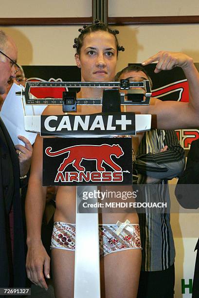 Levallois-Perret, FRANCE: French boxer Myriam Lamare poses, 01 December 2006 during the weigh-in in Levallois Perret, near Paris, on the eve of her...