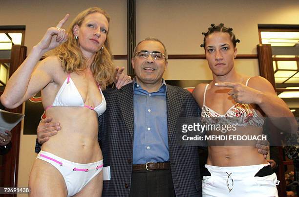 Levallois-Perret, FRANCE: Anne-Sophie Mathis poses with Myriam Lamare, 01 December 2006 during the weigh-in in Levallois Perret, near Paris, on the...