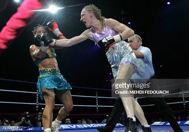The referee stops the match between France's Myriam Lamare and her compatriot Anne-Sophie Mathis, 02 December 2006 in Paris, during the WBA Women...