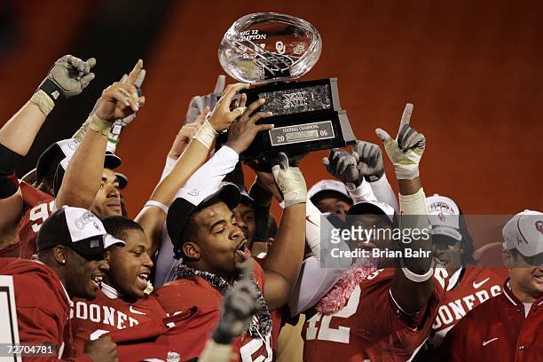 The Oklahoma Sooners celebrate after winning the 2006 Dr. Pepper Big 12 Championship against the Nebraska Cornhuskers on December 2, 2006 at...