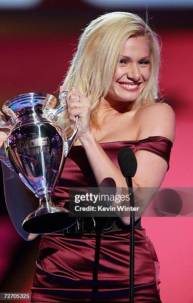 Personality Janelle accepts the Big Reality Star award onstage during the VH1 Big in '06 Awards held at Sony Studios on December 2, 2006 in Culver...