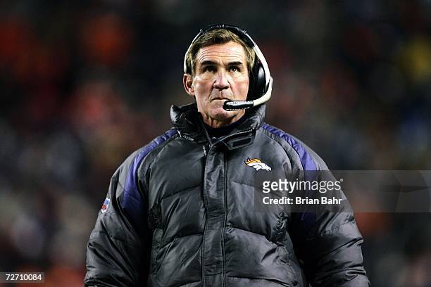 Head coach Mike Shanahan turns away from the play after quarterback Jay Cutler of the Denver Broncos threw behind the tight end on a boot leg against...