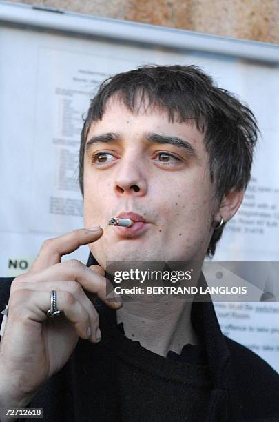 United Kingdom: British rock singer Pete Doherty arrives at Thames magistrates court in east London, 04 December 2006. Doherty was Monday fined 770...