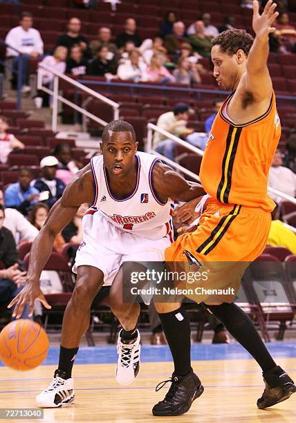 Jason Smith of the Arkansas RimRockers attempts to drive around the defense of Tony Bland of the Albuquerque Thunderbirds at Alltel Arena on December...