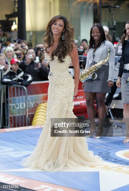 Singer/actress Beyonce Knowles performs on NBC's "Today Show" in Rockefeller Center on December 4, 2006 in New York City.