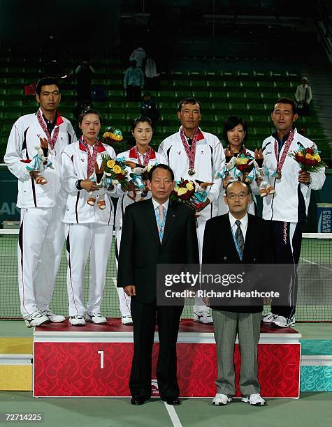 Gold medalists Hyu Hwan We and Ji Eun Kim pose for photos with Bronze and Silver medalist Harumi Gyokusen and Tsuneo Takagawa, and Harumi Gyokusen...