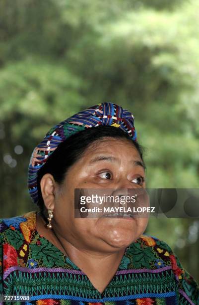 Turrialba, COSTA RICA: La guatemalteca Rigoberta Menchu premio Nobel de la Paz 1992, responde preguntas, el 4 de diciembre de 2006, durante una...