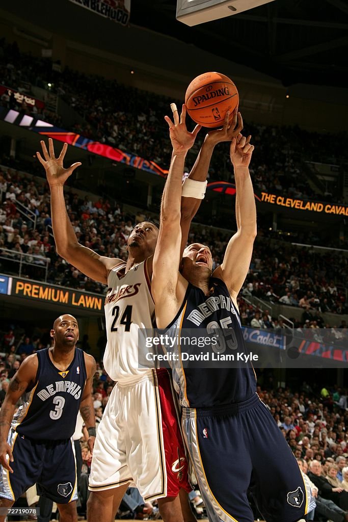 Memphis Grizzlies v Cleveland Cavaliers