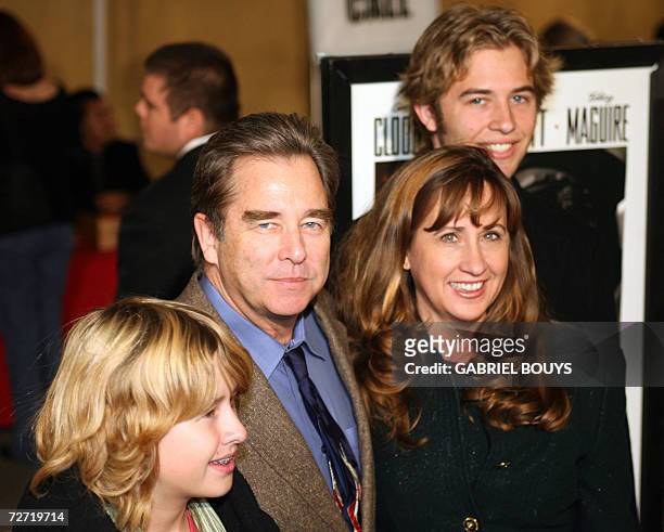 Hollywood, UNITED STATES: US actor Beau Bridges arrives with his family for the premiere of "The Good German" in Hollywood, 04 December 2006. Based...
