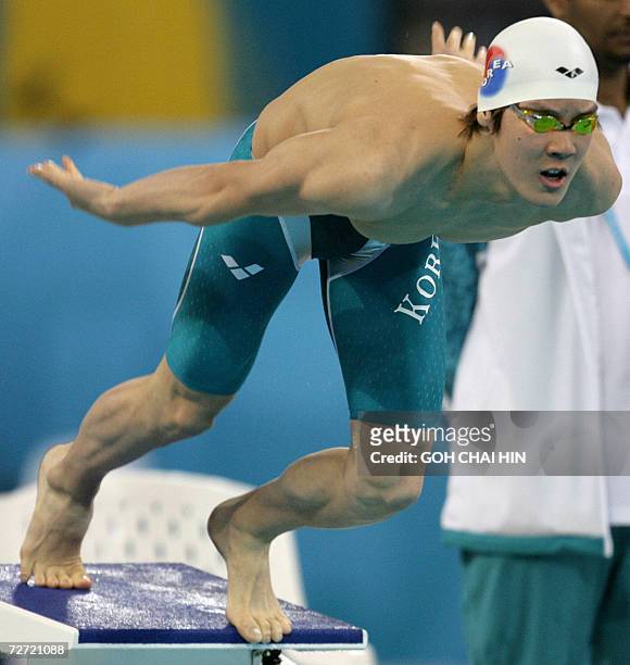 South Korea's Park Tae-Hwan leaves the starting blocks in heat 4 of the men's 400m freestyle swimming event at the Hamad Aquatic Centre during the...