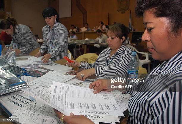 Electoral personnel count the votes of Sunday's presidential election 27 November, 2006 in Guayaquil, Ecuador. Rafael Correa, a friend of Venezuela's...