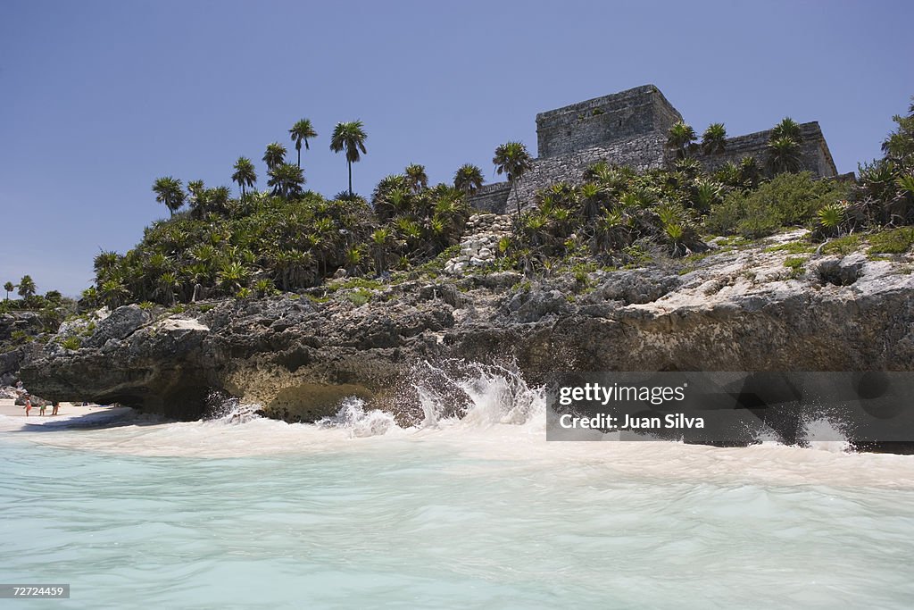 Mexico, Yucatan Peninsula, Quintana Roo, Tulum, Mayan ruins, rocky coastline