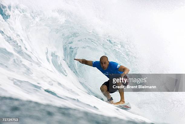 Eight-time reigning ASP world champion Kelly Slater, of Cocoa Beach, Florida, places second in the round of 32 and advances to the quarterfinals of...
