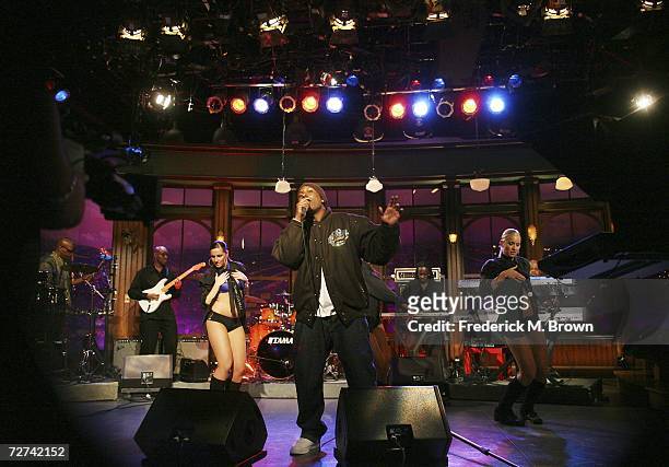 Recording artist Tyrese performs during a segment of "The Late Late Show with Craig Ferguson" at CBS Television City on December 5, 2006 in Los...