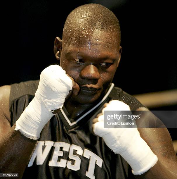 Okhello 18 Super Heavy Weight Boxer Peter Okhello Training Stock Photos, High ...