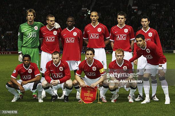 The Manchester United players line up for a team photo prior to the UEFA Champions League Group F match between Manchester United and Benfica at Old...
