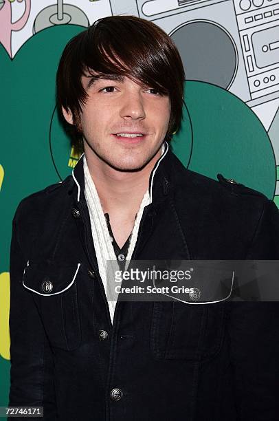 Singer/actor Drake Bell poses for a photo backstage during MTV's Total Request Live at the MTV Times Square Studios on December 6, 2006 in New York...