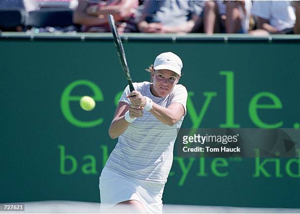 Lindsay Davenport returns the ball in a match against Anne-Gaelle Sidot during the Estyle.com Classic at the Manhattan Country Club in Manhattan...