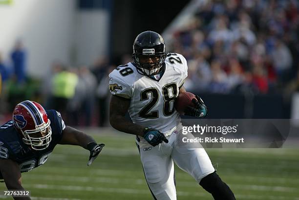 Running back Fred Taylor of the Jacksonville Jaguars carries the ball against the Buffalo Bills on November 26, 2006 at Ralph Wilson Stadium in...