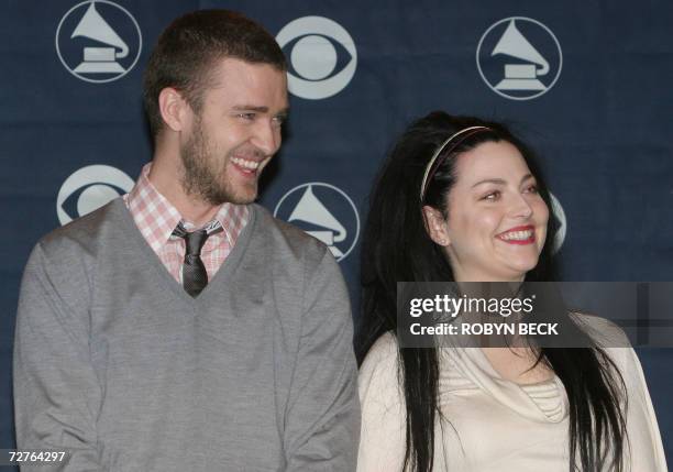 Los Angeles, UNITED STATES: Justin Timberlake chats with fellow presenter Amy Lee of the group Evanescence as they announce the nominations for the...