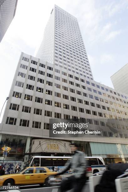 The skyscraper at 666 Fifth Ave. Stands on Fifth Avenue near 53rd Street December 7, 2006 in New York City. The Kushners, a New Jersey real estate...